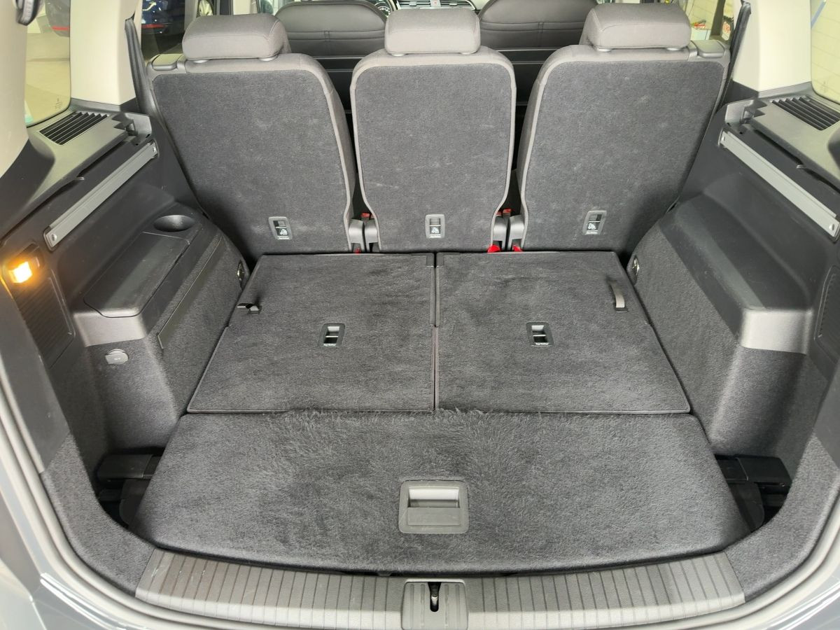 Touran 1.5 TSI DSG Highline 7-Sitze ab 3,99% ACC Climatronic Kamera Sitzh. Bluet.