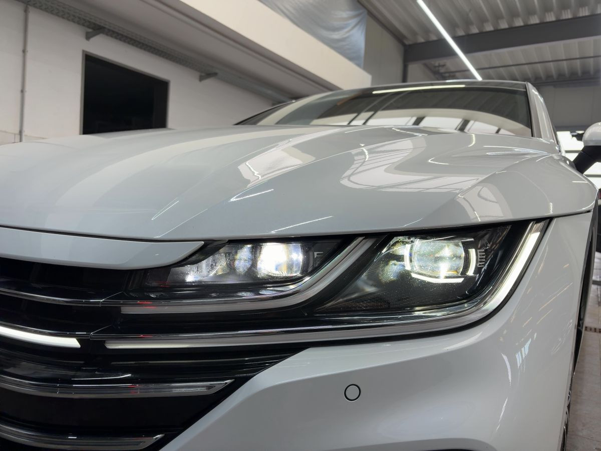 Arteon Shootingbrake 2.0 TSI DSG R-Line ACC DCC Navi LED Climatronic Kamera Sitzh. Bluet. DAB+