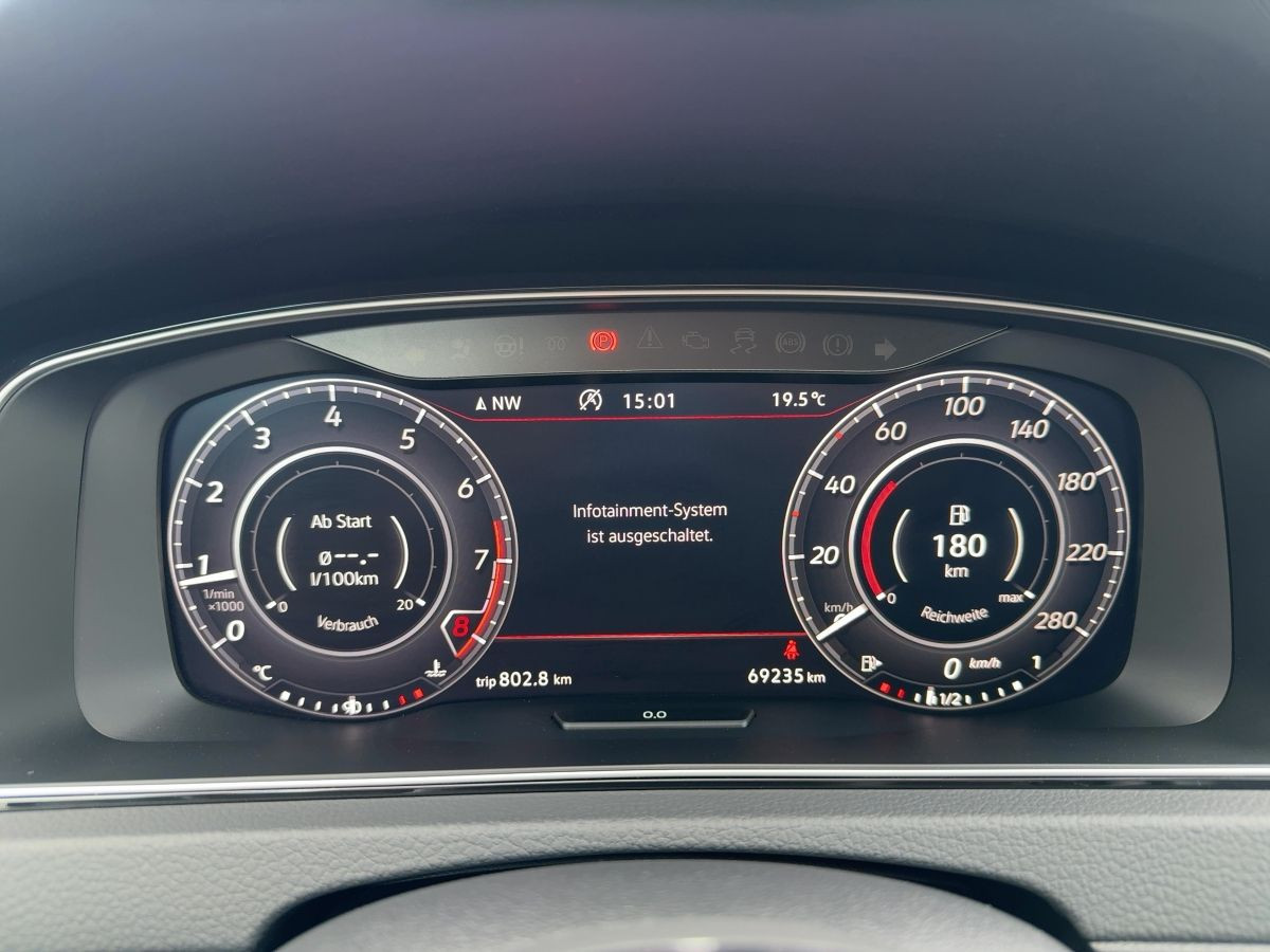 Golf VII GTI 2.0 TSI ACC Navi LED Einparkh. Climatronic Bluet. Sitzh.