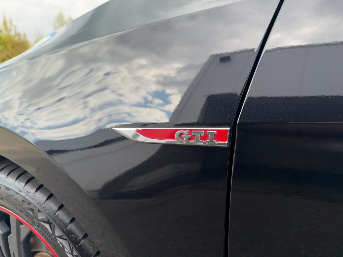 Golf VII GTI 2.0 TSI ACC Navi LED Einparkh. Climatronic Bluet. Sitzh.