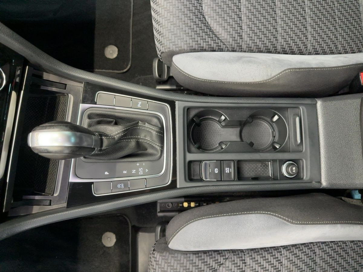 Golf VII 1.5 TSI DSG R-Line ACC LED Navi Climatronic