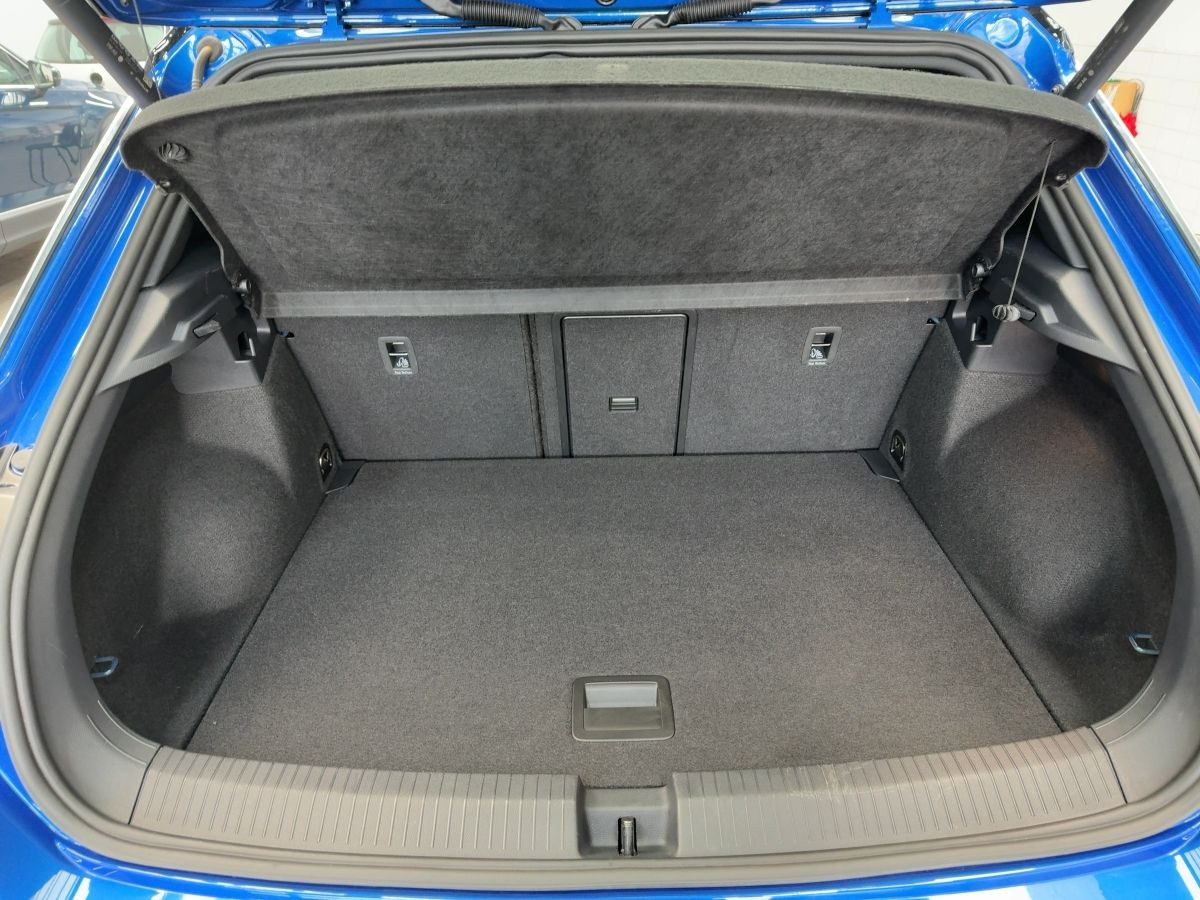 T-Roc 1.5 TSI DSG Sport ACC LED Navi Climatronic Pano. Kamera Sitzh. DAB+ Bluet.