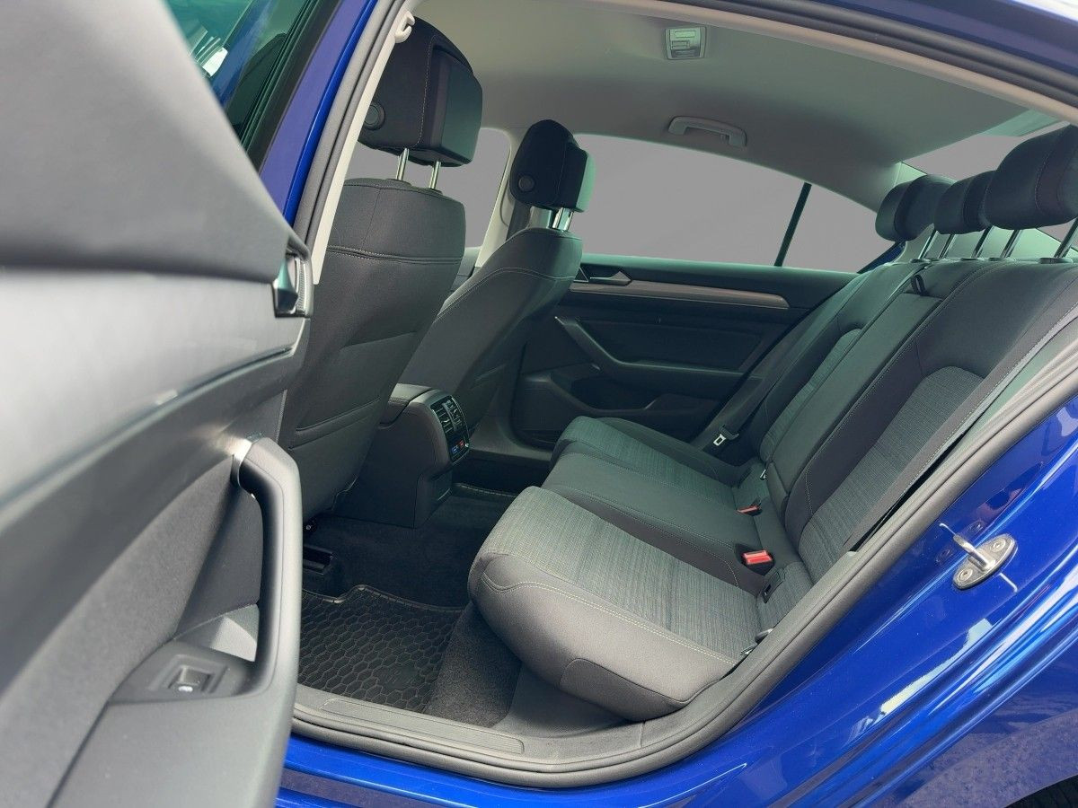 Passat Lim. 2.0 TDI DSG Business R-Line ACC AHK LED Navi Kamera Sitzh. DAB+ Bluet