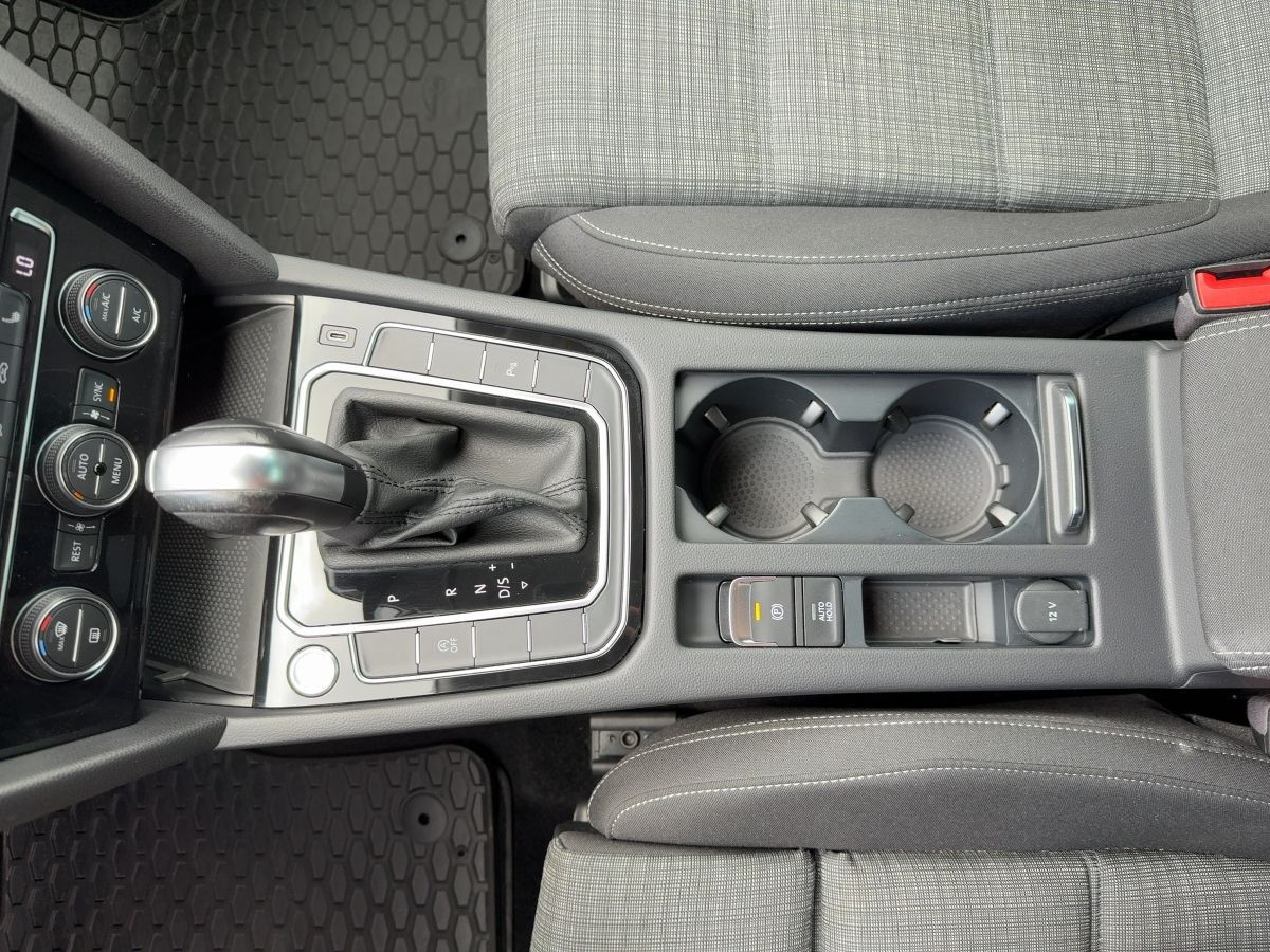 Passat Lim. 2.0 TDI DSG Business R-Line ACC AHK LED Navi Kamera Sitzh. DAB+ Bluet