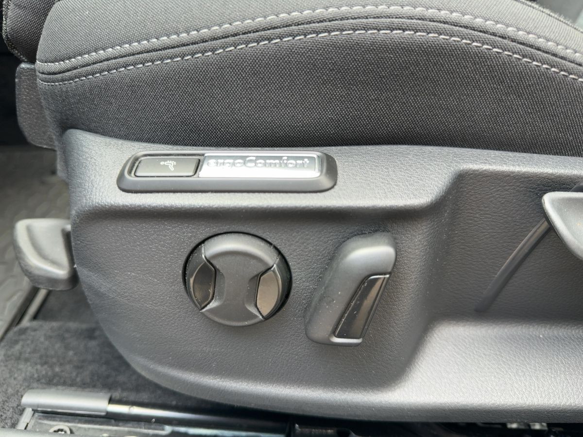 Passat Lim. 2.0 TDI DSG Business R-Line ACC AHK LED Navi Kamera Sitzh. DAB+ Bluet
