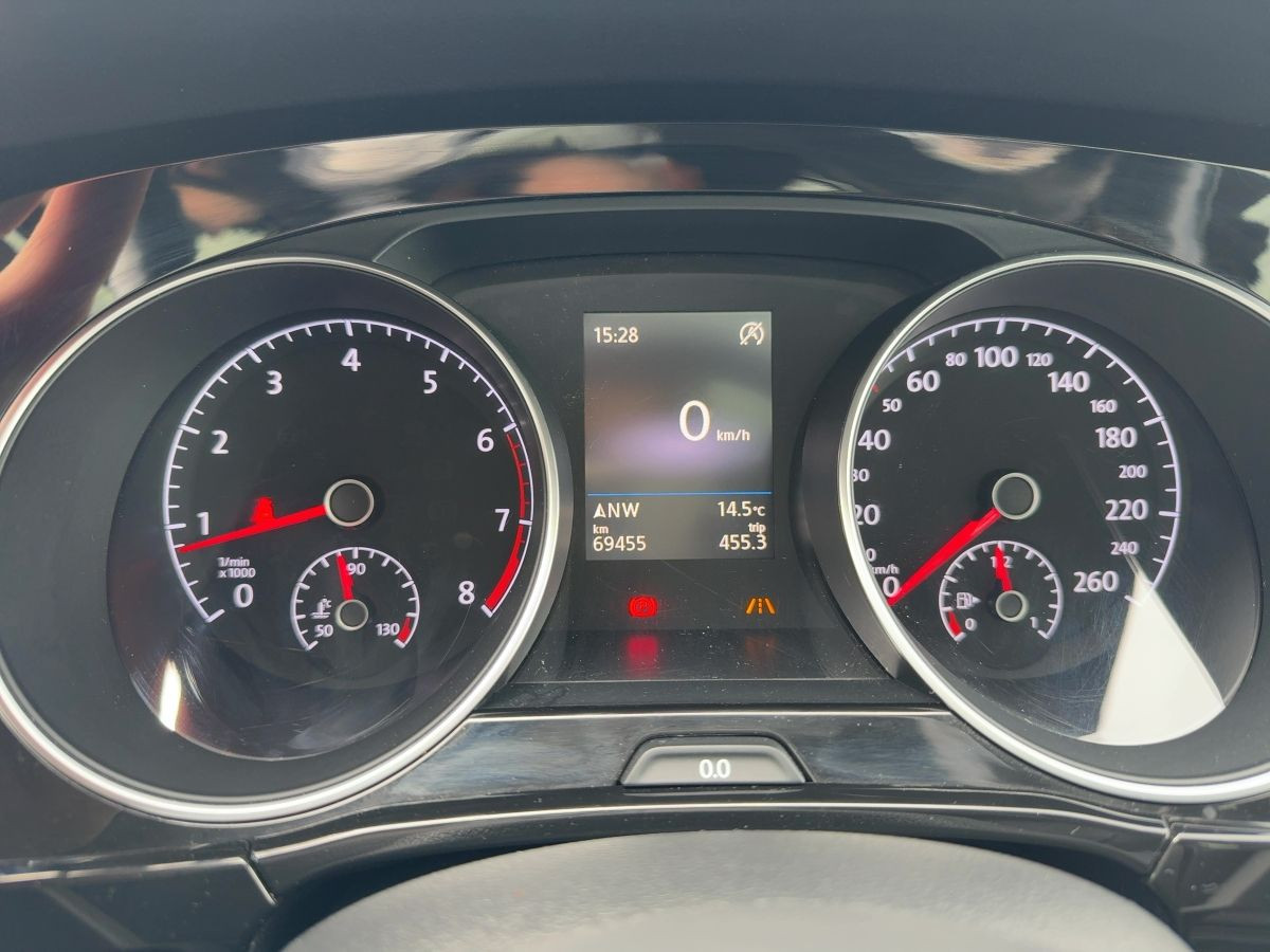 Touran 1.4 TSI Highline ACC AHK Navi LED Pano Kamera Bluet. Sitzh.