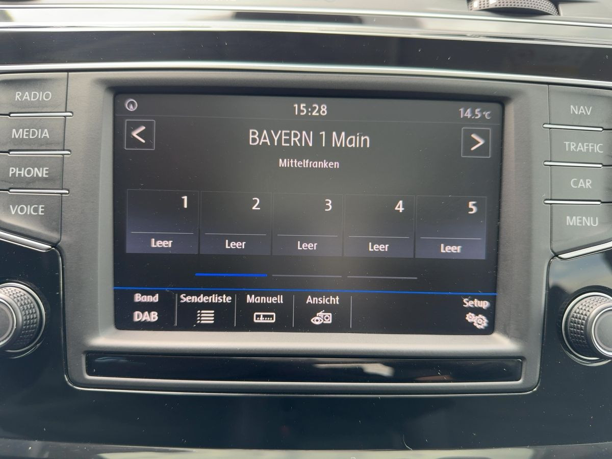 Touran 1.4 TSI Highline ACC AHK Navi LED Pano Kamera Bluet. Sitzh.
