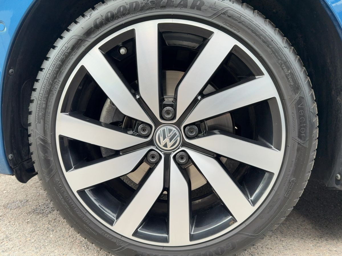 Touran 1.4 TSI Highline ACC AHK Navi LED Pano Kamera Bluet. Sitzh.