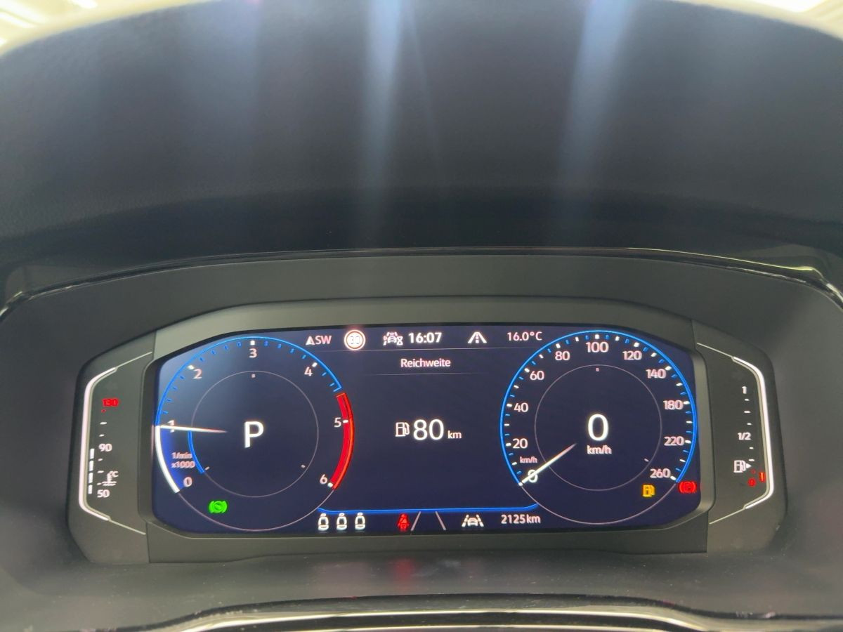 Touran 2.0 TDI DSG Highline ab 2,49% AHK LED Navi Pano Kamera Keyless