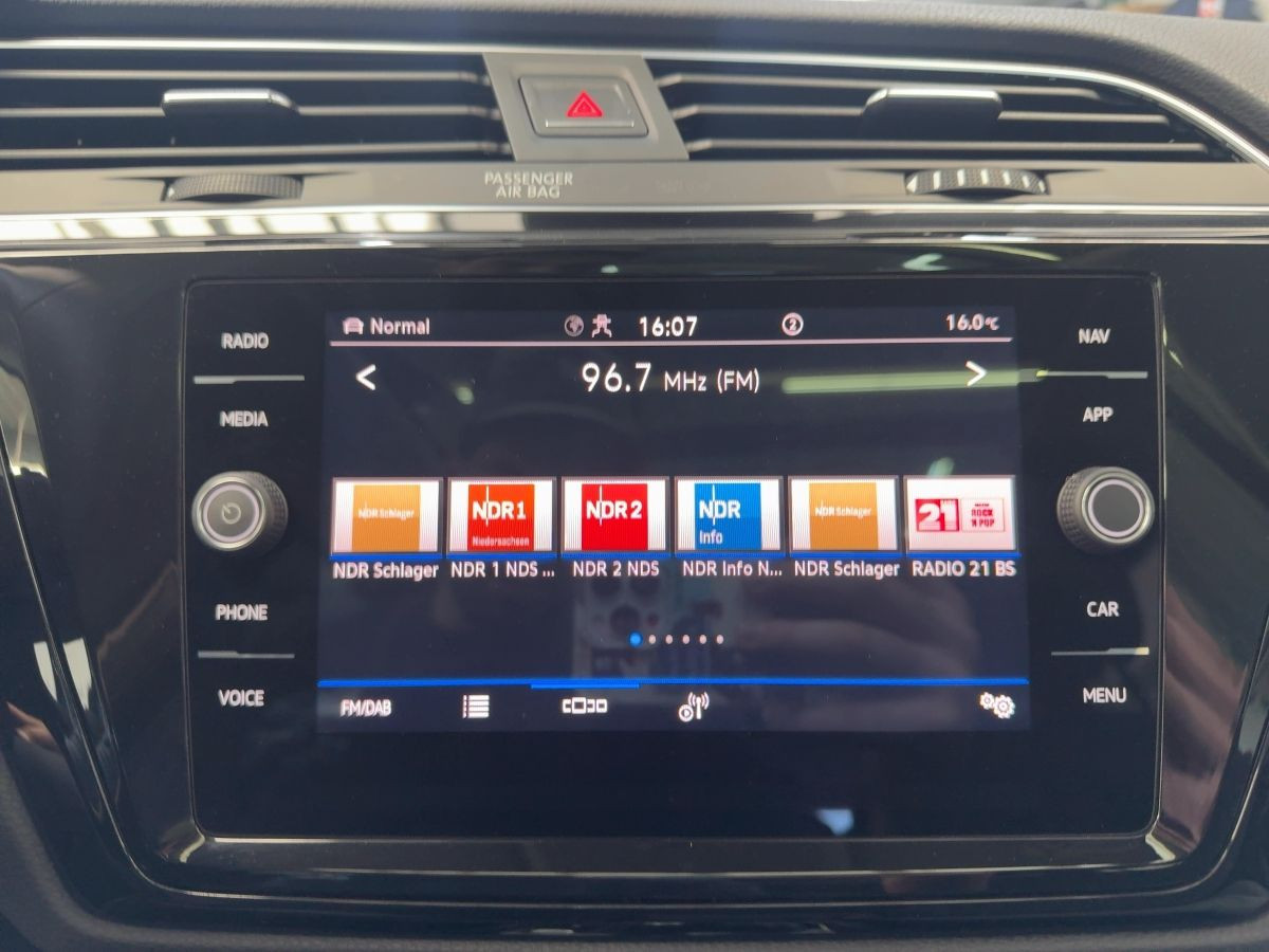 Touran 2.0 TDI DSG Highline ab 2,49% AHK LED Navi Pano Kamera Keyless