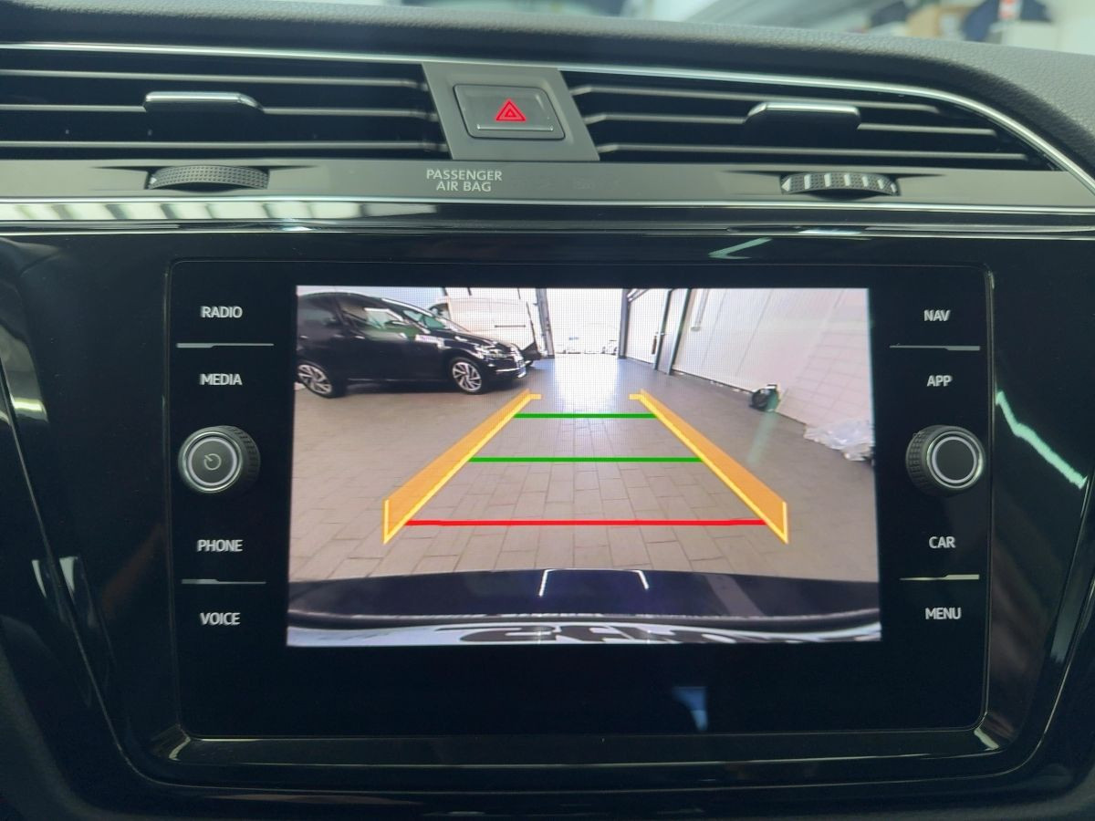 Touran 2.0 TDI DSG Highline ab 2,49% AHK LED Navi Pano Kamera Keyless