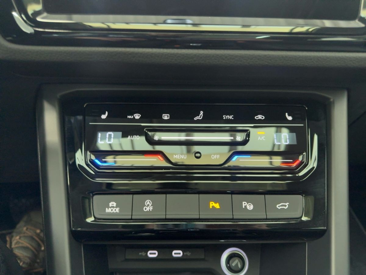 Touran 2.0 TDI DSG Highline ab 2,49% AHK LED Navi Pano Kamera Keyless