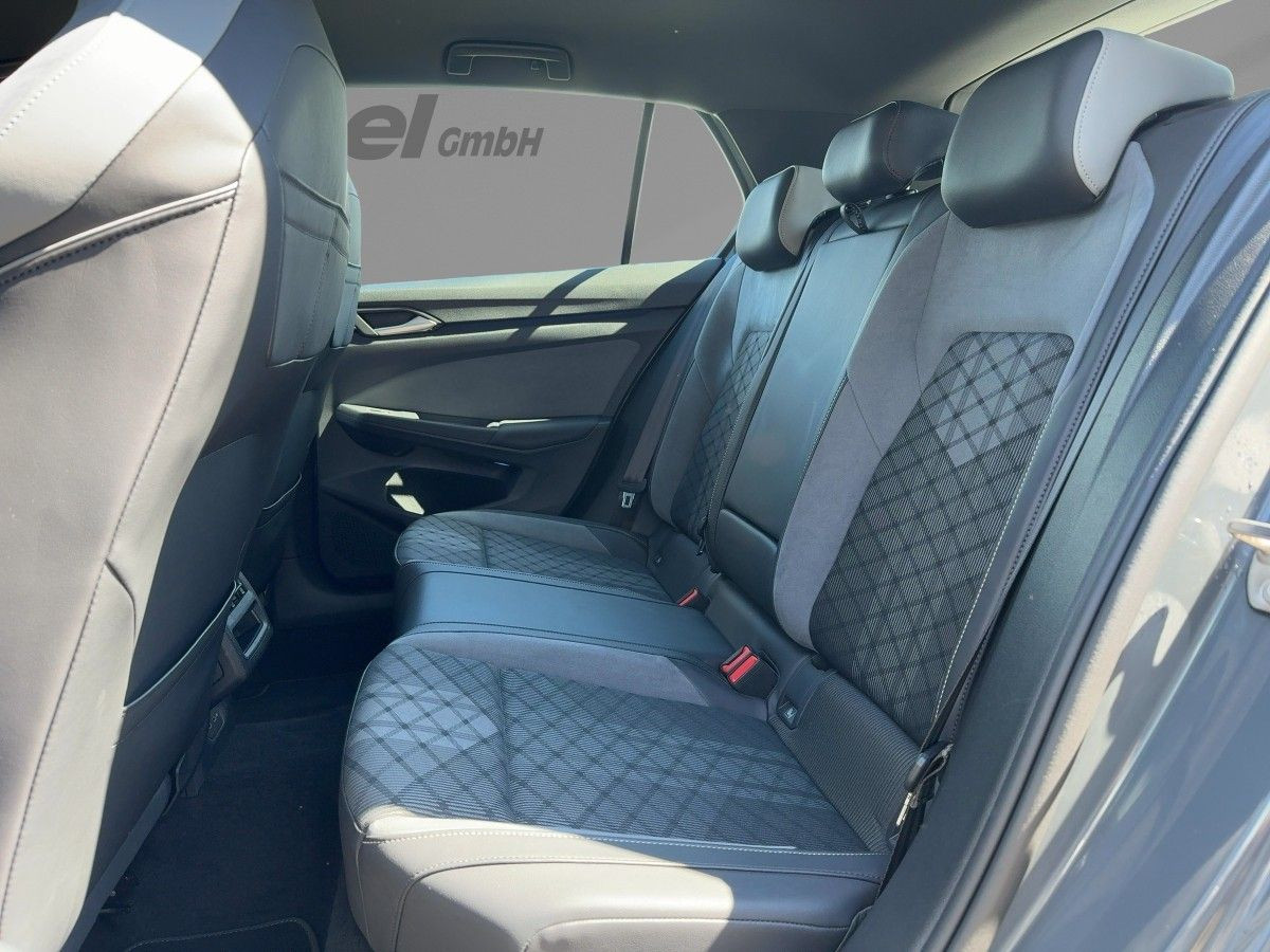 Golf VIII 1.5 TSI R-Line AHK ACC LED Navi Climatronic Einparkh. Sitzh. Lane-Ass.
