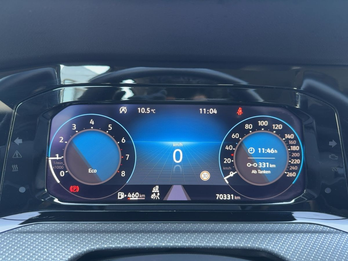 Golf VIII 1.5 TSI R-Line AHK ACC LED Navi Climatronic Einparkh. Sitzh. Lane-Ass.