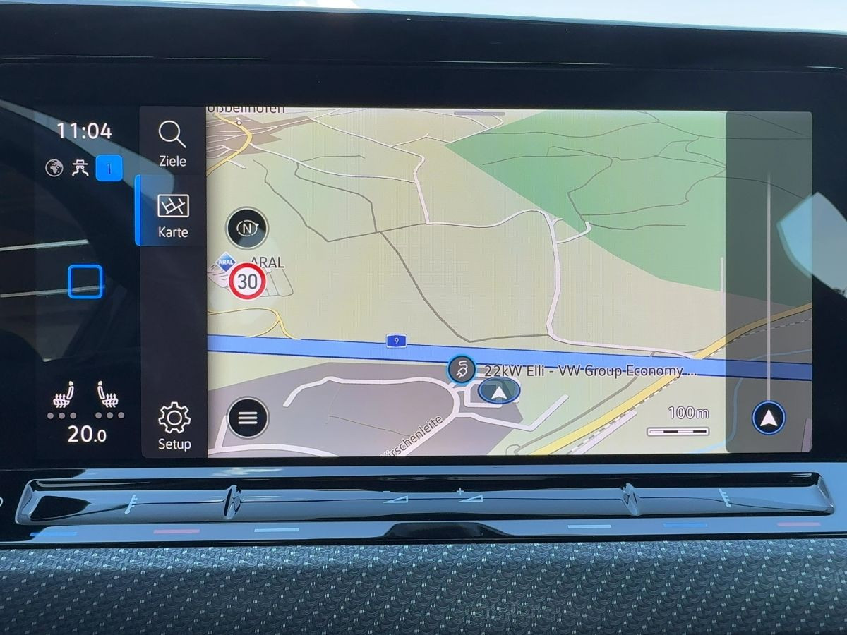 Golf VIII 1.5 TSI R-Line AHK ACC LED Navi Climatronic Einparkh. Sitzh. Lane-Ass.
