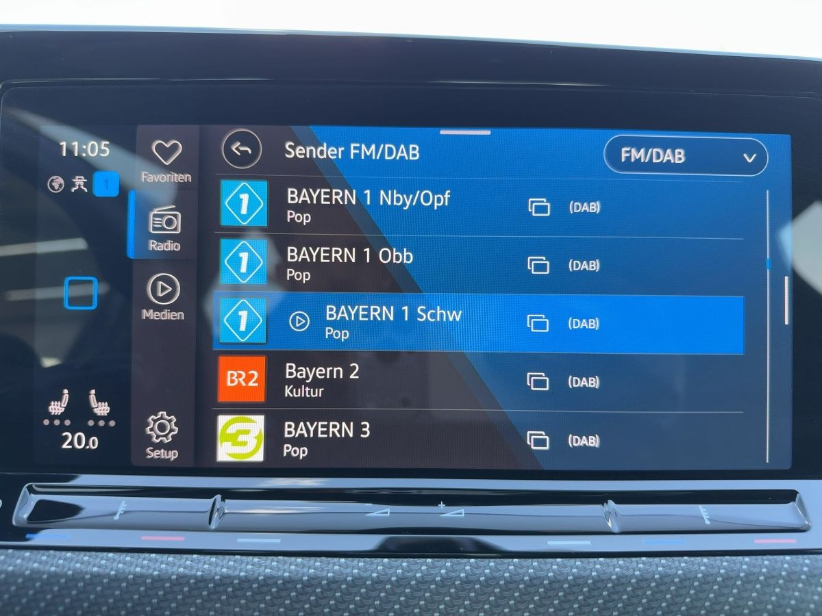 Golf VIII 1.5 TSI R-Line AHK ACC LED Navi Climatronic Einparkh. Sitzh. Lane-Ass.