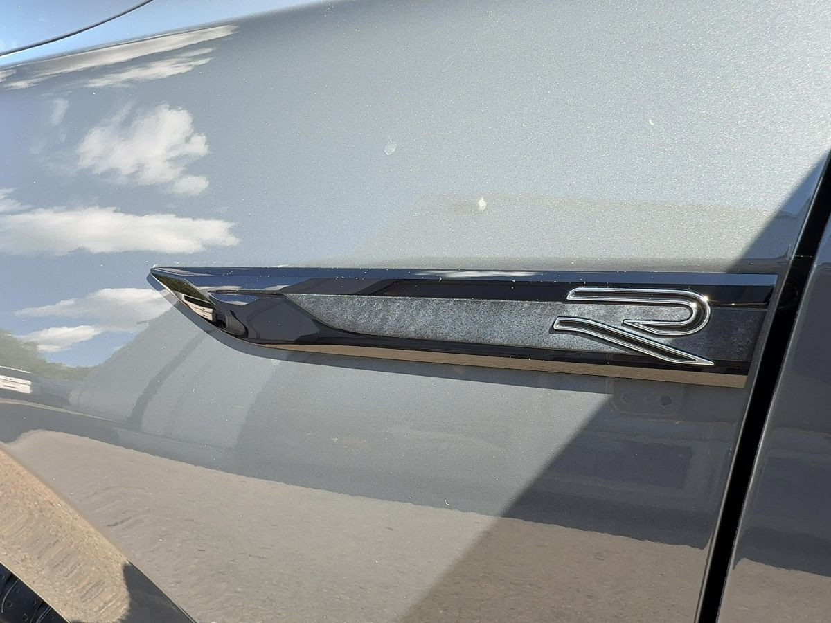 Golf VIII 1.5 TSI R-Line AHK ACC LED Navi Climatronic Einparkh. Sitzh. Lane-Ass.