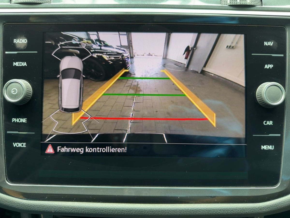 Tiguan 1.5 TSI DSG Elegance AHK ACC Navi LED-Matrix Kamera Bluet. Sitzh.