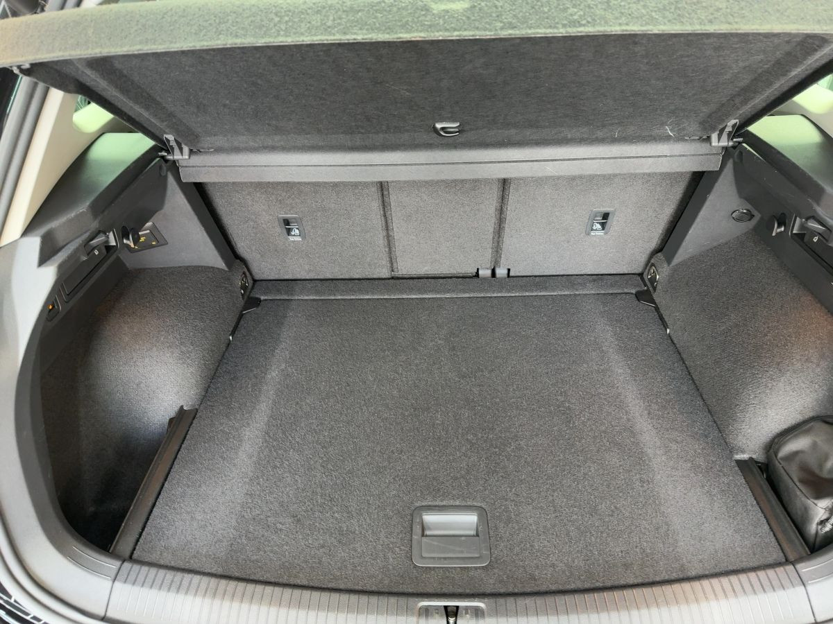 Tiguan 1.5 TSI DSG Elegance AHK ACC Navi LED-Matrix Kamera Bluet. Sitzh.