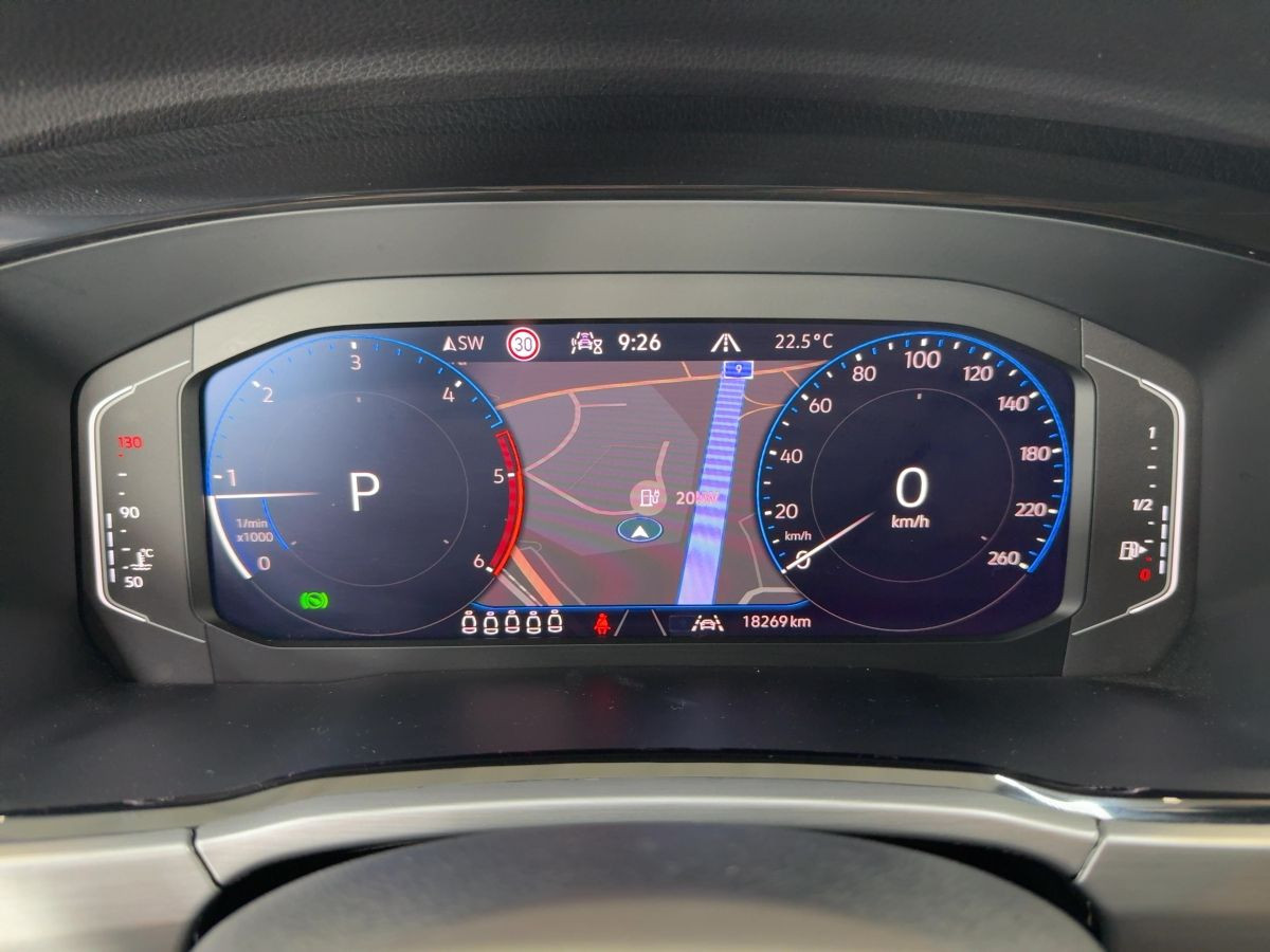 Touran 2.0 TDI DSG Comfortline 7-Sitze ACC DCC LED Navi Climatronic Kamera Sitzh