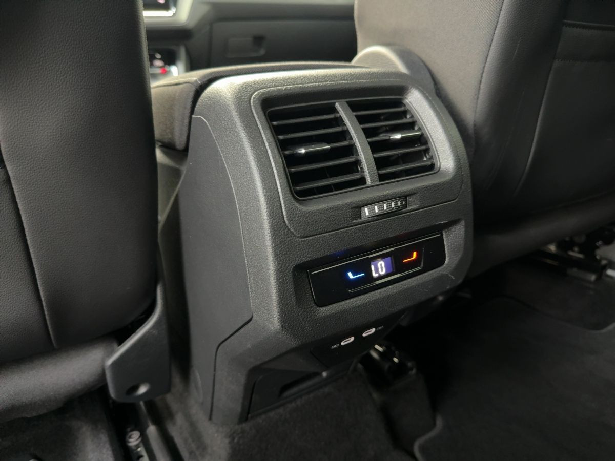 Touran 2.0 TDI DSG Comfortline 7-Sitze ACC DCC LED Navi Climatronic Kamera Sitzh