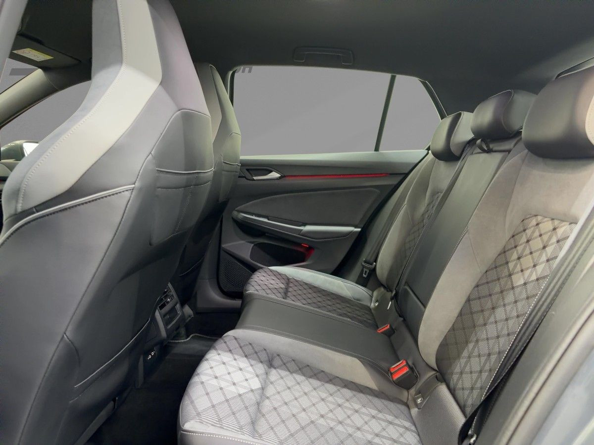 Golf VIII 1.5 TSI DSG R-Line ACC Navi LED Keyless Bluet. Sitzh.