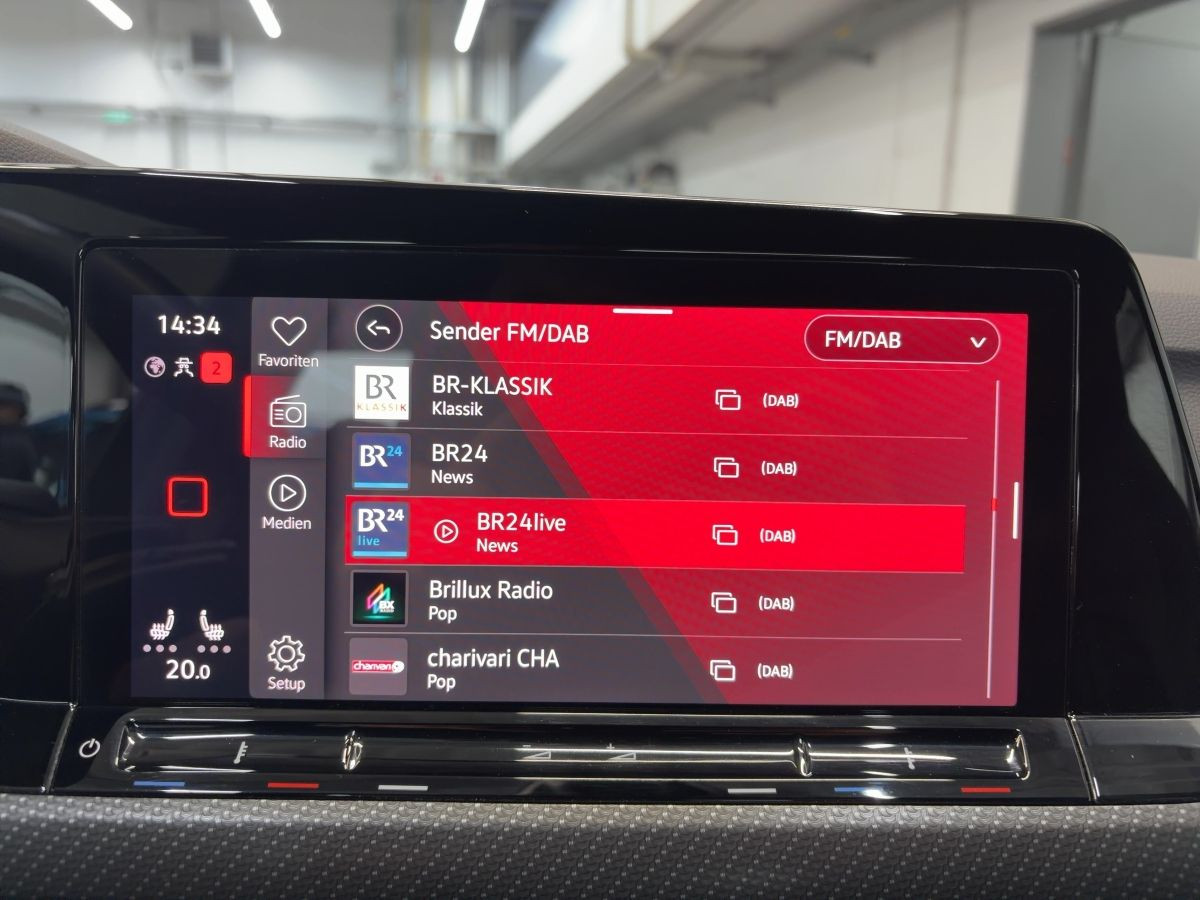 Golf VIII 1.5 TSI DSG R-Line ACC Navi LED Keyless Bluet. Sitzh.