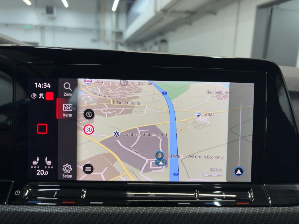 Golf VIII 1.5 TSI DSG R-Line ACC Navi LED Keyless Bluet. Sitzh.