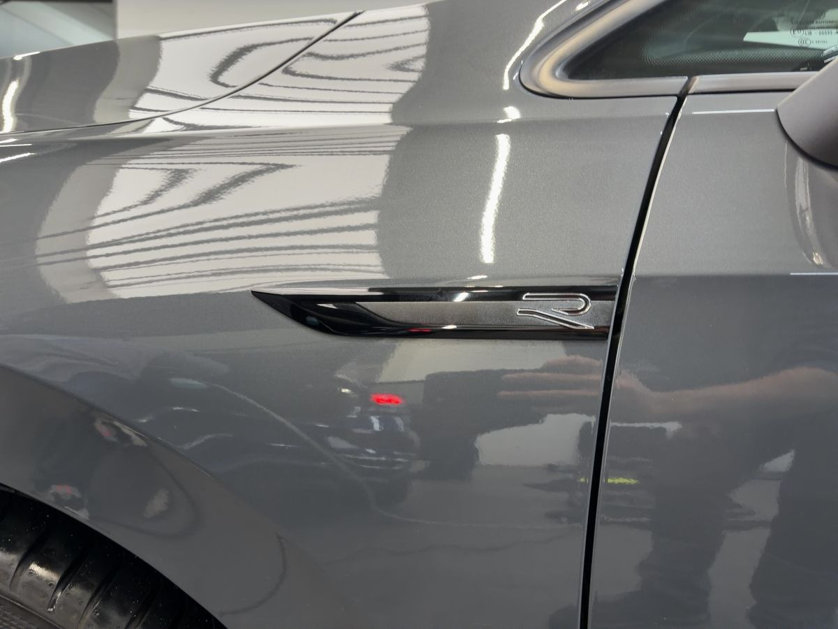 Golf VIII 1.5 TSI DSG R-Line ACC Navi LED Keyless Bluet. Sitzh.