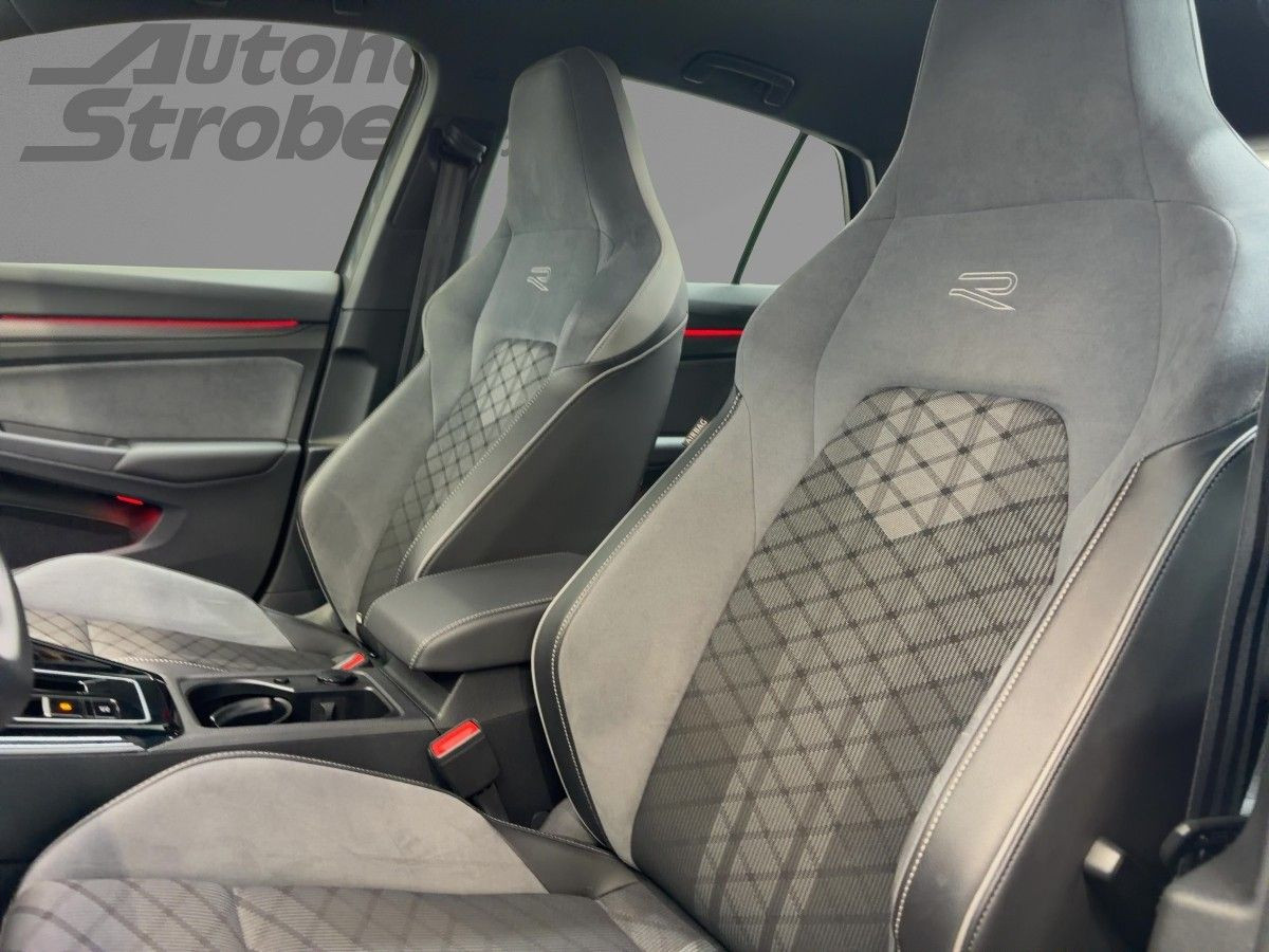 Golf VIII 1.5 TSI DSG R-Line ACC Navi LED Keyless Bluet. Sitzh.