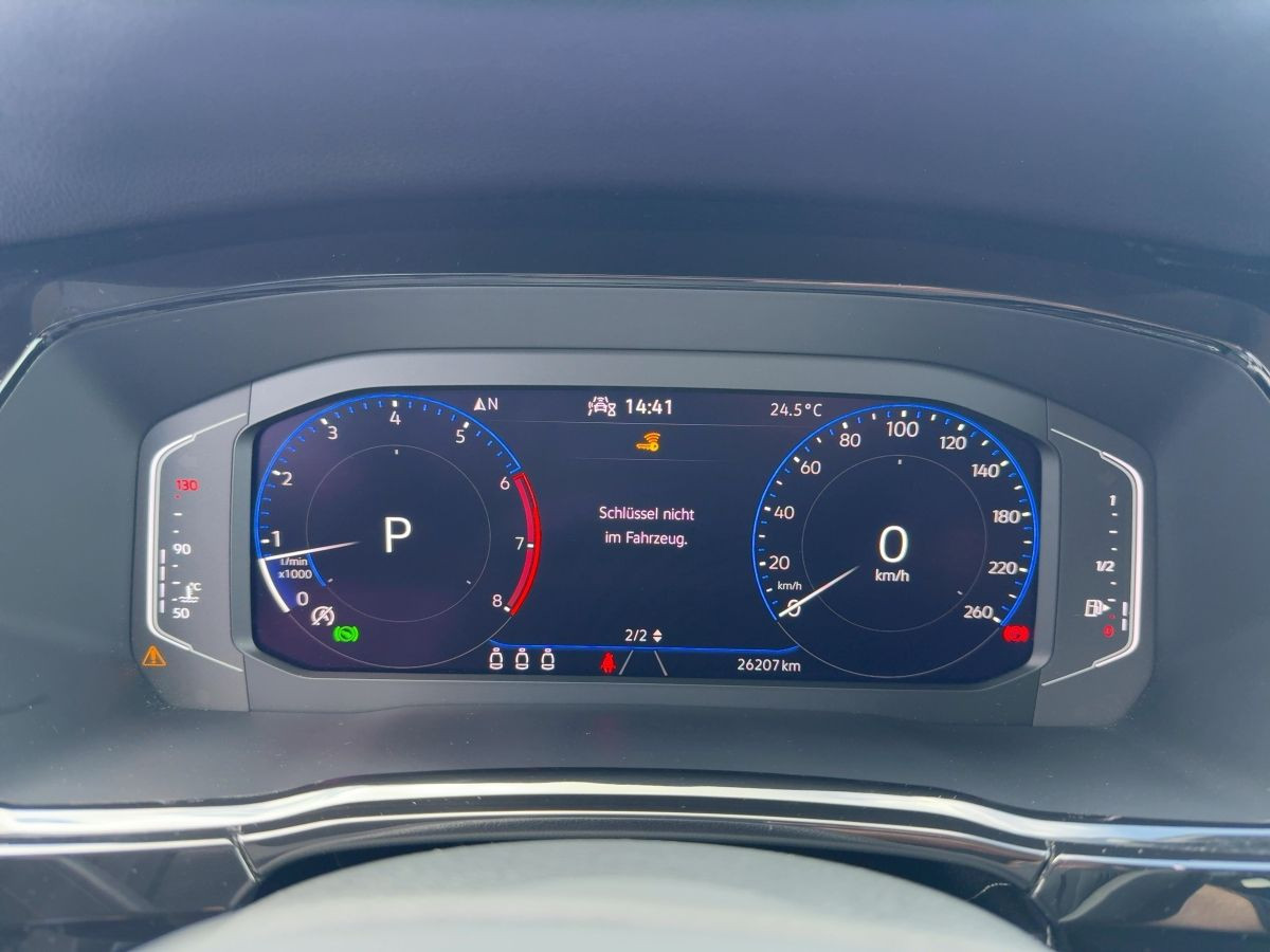 Touran 1.5 TSI DSG R-Line ACC DCC LED Navi Climatronic Sitzh. Lane-Ass. DAB+