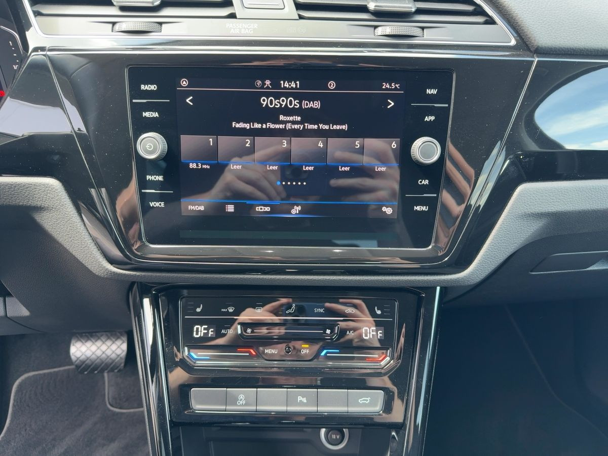 Touran 1.5 TSI DSG R-Line ACC DCC LED Navi Climatronic Sitzh. Lane-Ass. DAB+