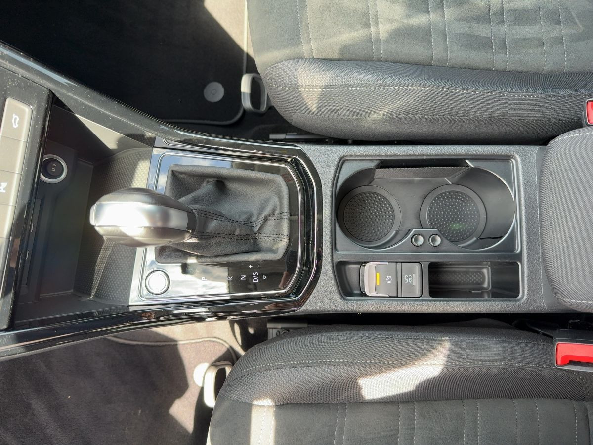 Touran 1.5 TSI DSG R-Line ACC DCC LED Navi Climatronic Sitzh. Lane-Ass. DAB+