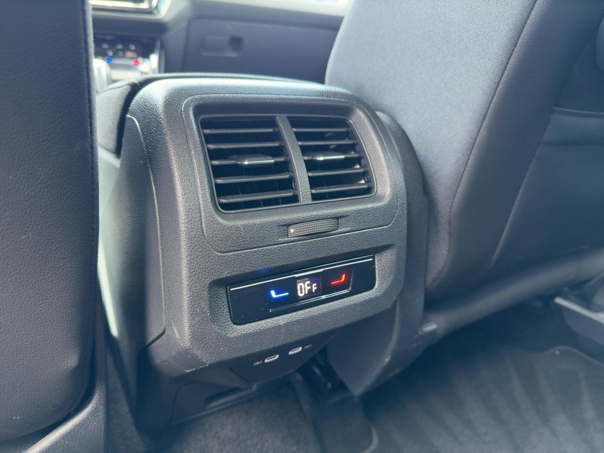 Touran 1.5 TSI DSG R-Line ACC DCC LED Navi Climatronic Sitzh. Lane-Ass. DAB+
