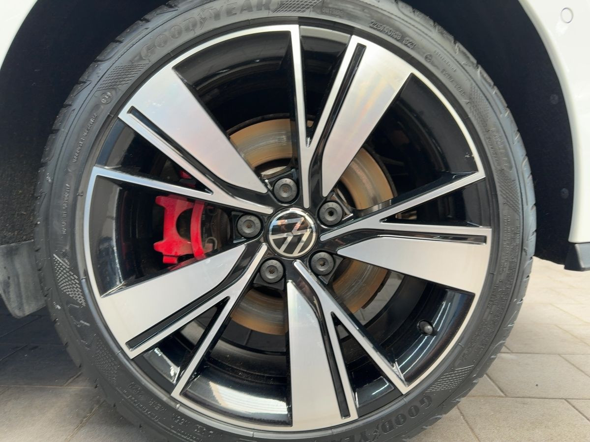 Golf VIII GTE 1.4 TSI DSG eHybrid ACC Navi LED-Matrix Pano Kamera Lane Ass.