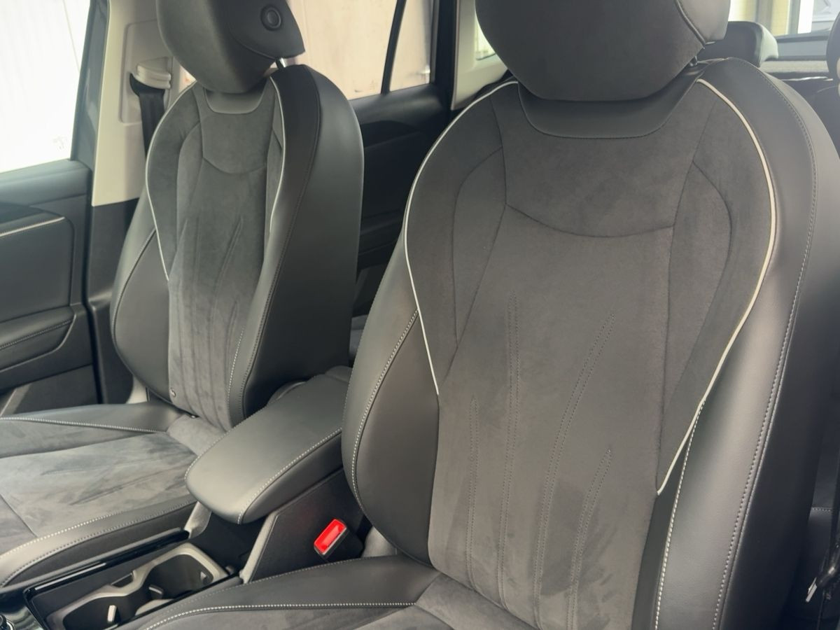 Tiguan 2.0 TDI DSG Elegance AHK ACC Navi LED-Matrix Kamera Sitzh. Climatronic