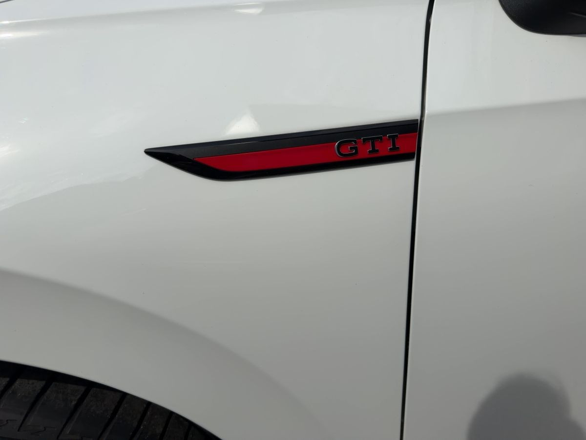 Golf VIII GTI 2.0 TSI DSG LED-Plus Climatronic Sitzh. Einparkh. Lane-Ass. Bluet.