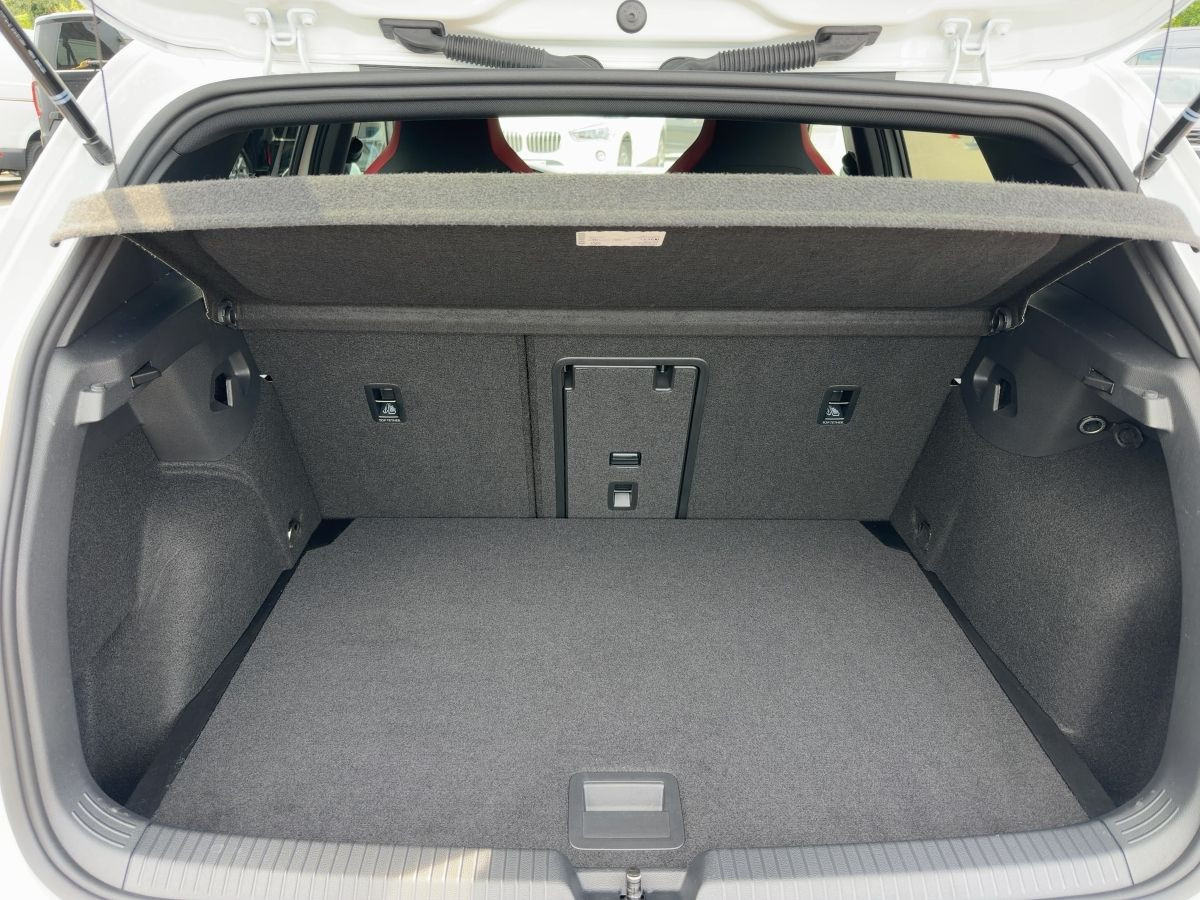 Golf VIII GTI 2.0 TSI DSG LED-Plus Climatronic Sitzh. Einparkh. Lane-Ass. Bluet.