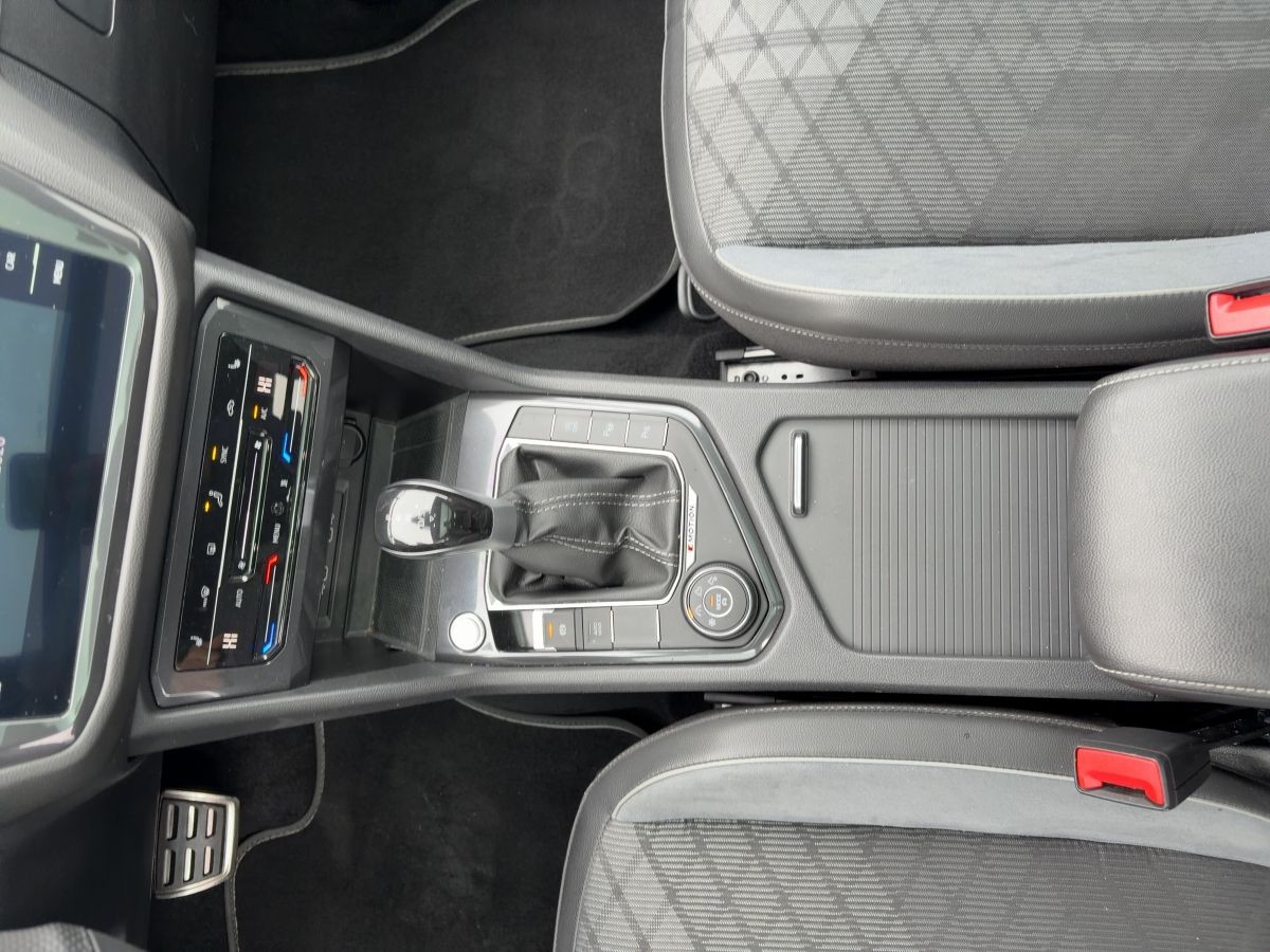 Tiguan Allspace 2.0 TDI DSG 4M R-Line ACC DCC Navi LED-Matrix Pano Standh. Kamera