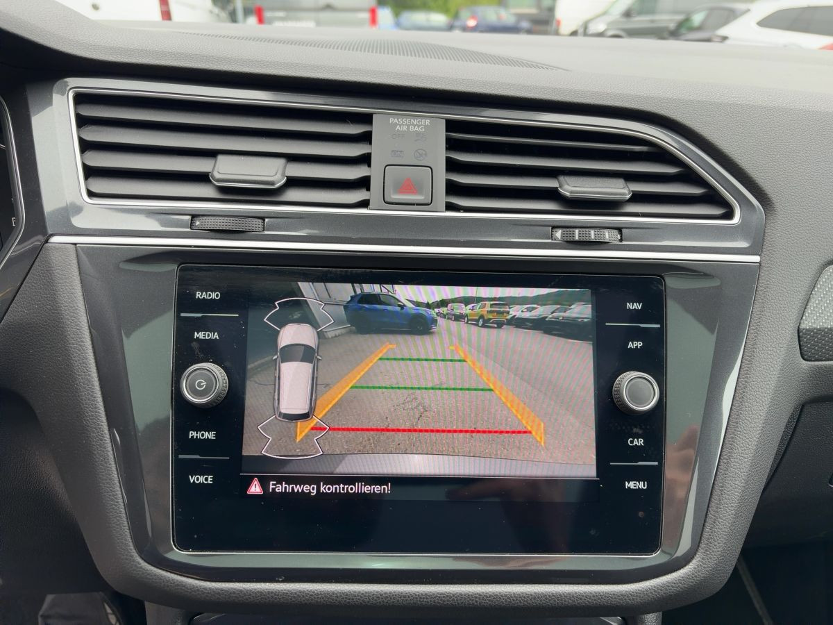 Tiguan Allspace 2.0 TDI DSG 4M R-Line ACC DCC Navi LED-Matrix Pano Standh. Kamera