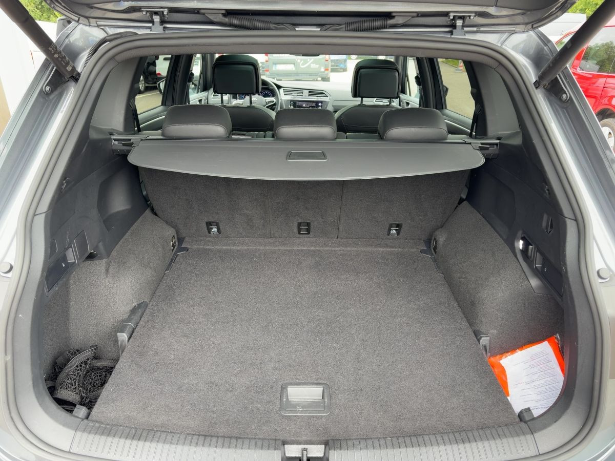 Tiguan Allspace 2.0 TDI DSG 4M R-Line ACC DCC Navi LED-Matrix Pano Standh. Kamera