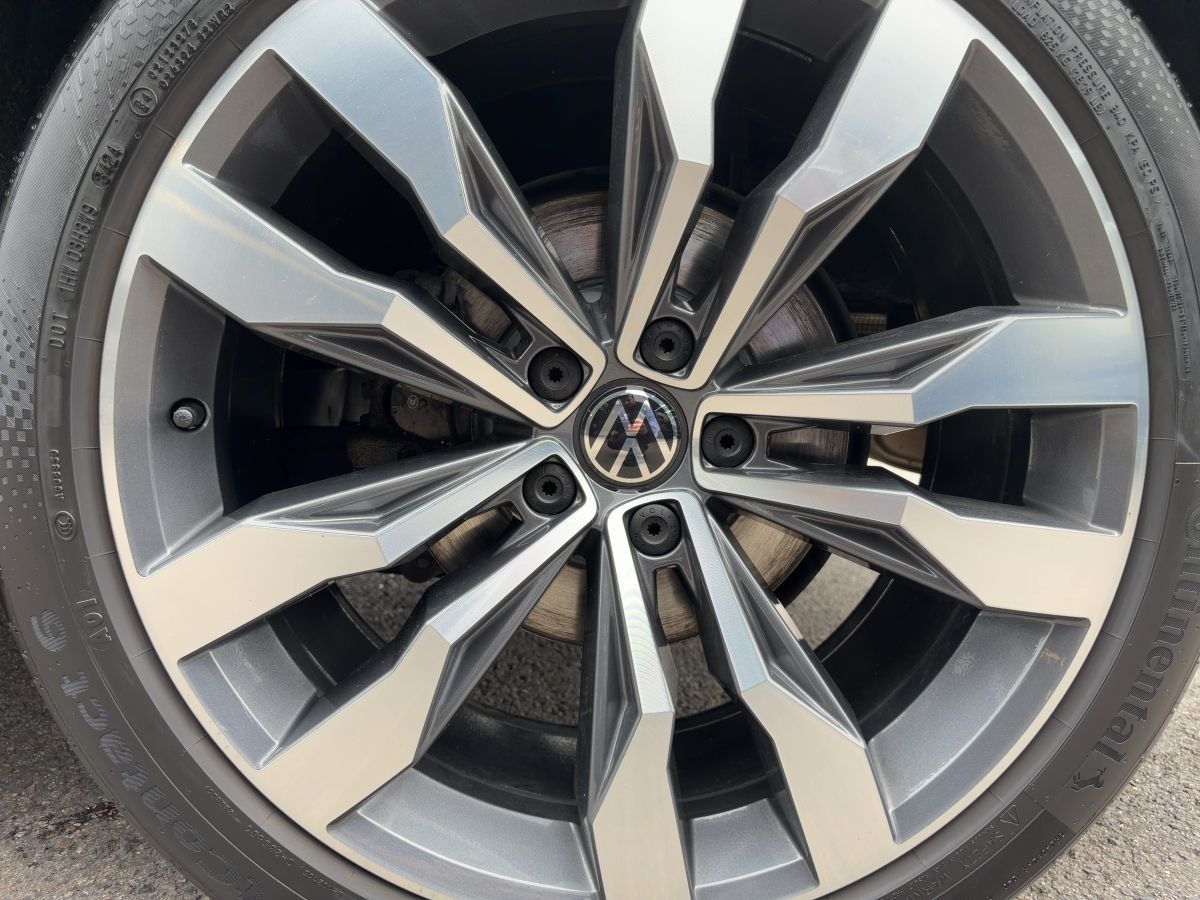 Tiguan Allspace 2.0 TDI DSG 4M R-Line ACC DCC Navi LED-Matrix Pano Standh. Kamera