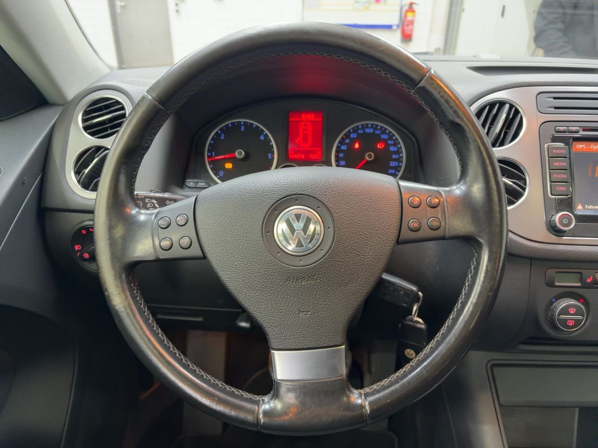Tiguan 2.0 TDI 4M Sport & Style AHK Navi Pano 