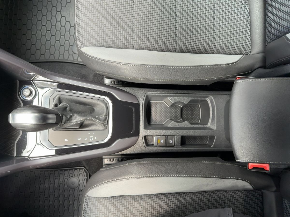 T-Roc 1.5 TSI DSG Sport R-Line ACC AHK Navi LED Lane Ass. Bluet. Sitzh.