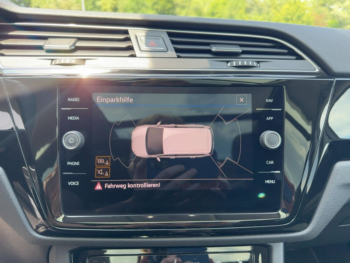 Touran 2.0 TDI DSG Highline ab 2,49% AHK ACC LED Navi Pano 