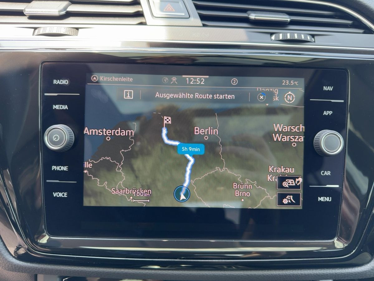 Touran 2.0 TDI DSG Highline ab 2,49% AHK ACC LED Navi Pano 