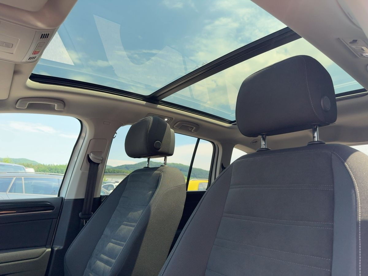 Touran 2.0 TDI DSG Highline ab 2,49% AHK ACC LED Navi Pano 