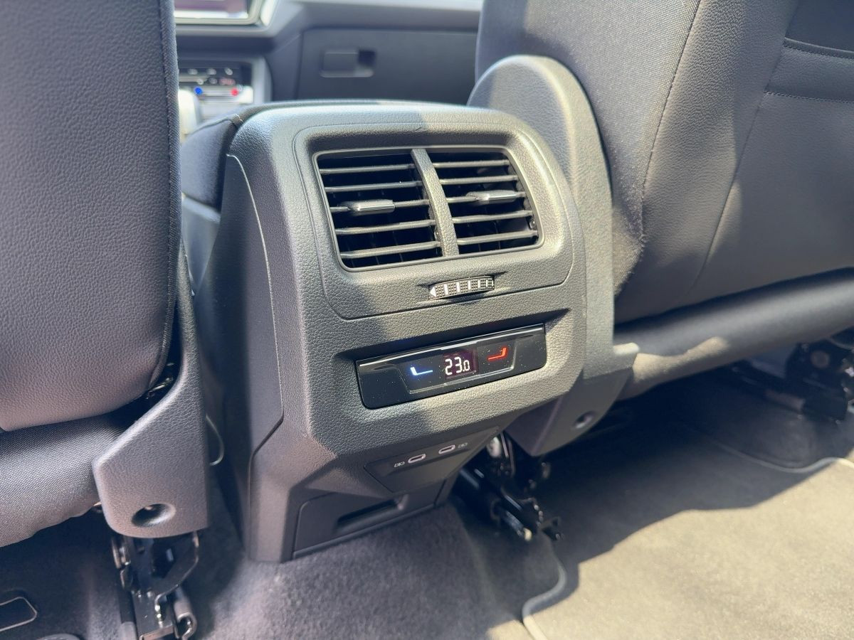 Touran 2.0 TDI DSG Highline ab 2,49% AHK ACC LED Navi Pano 