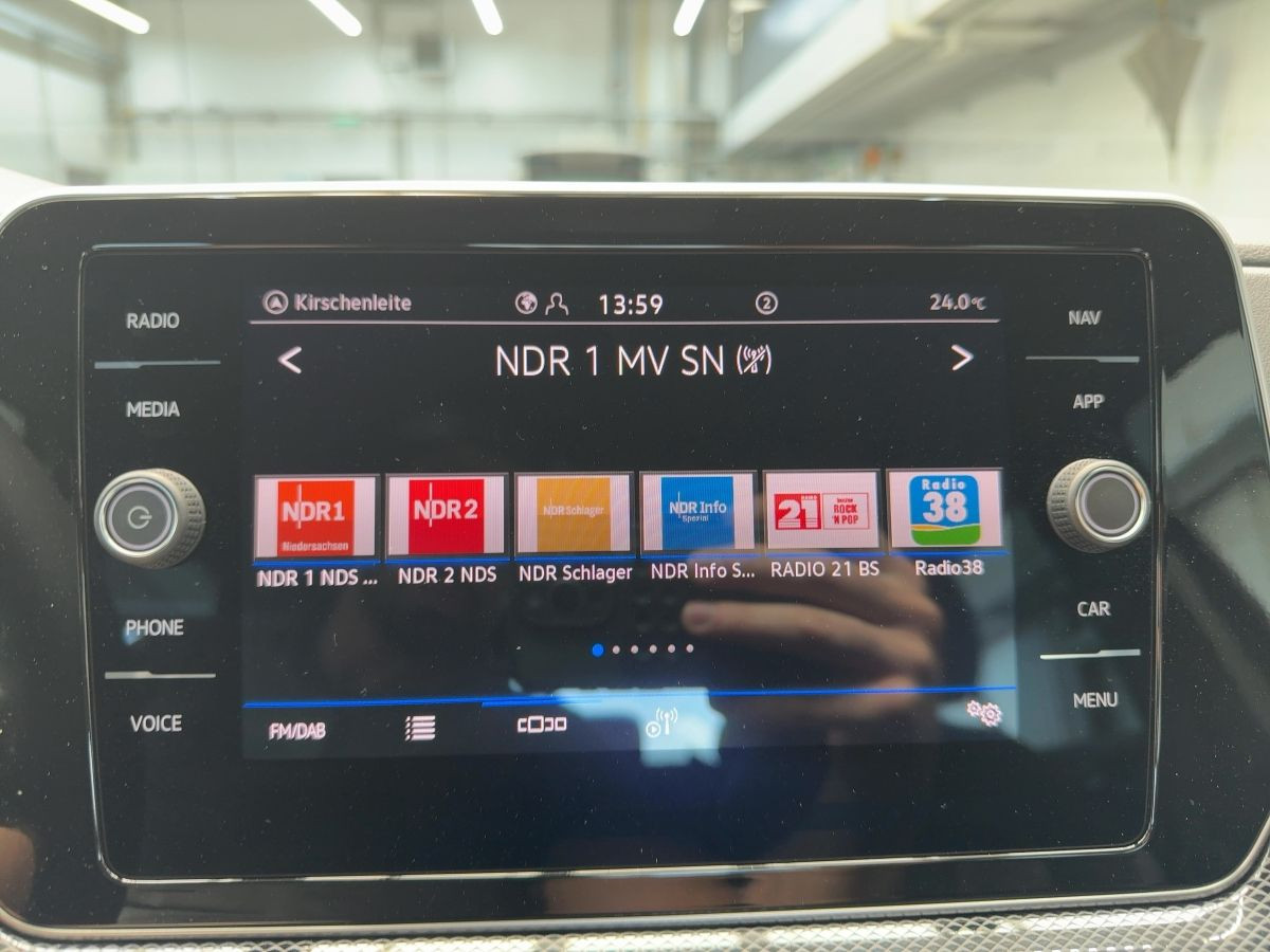 T-Cross 1.5 TSI DSG R-Line ab 3,99% ACC Navi LED-Matrix Kamera Bluet. Sitzh.