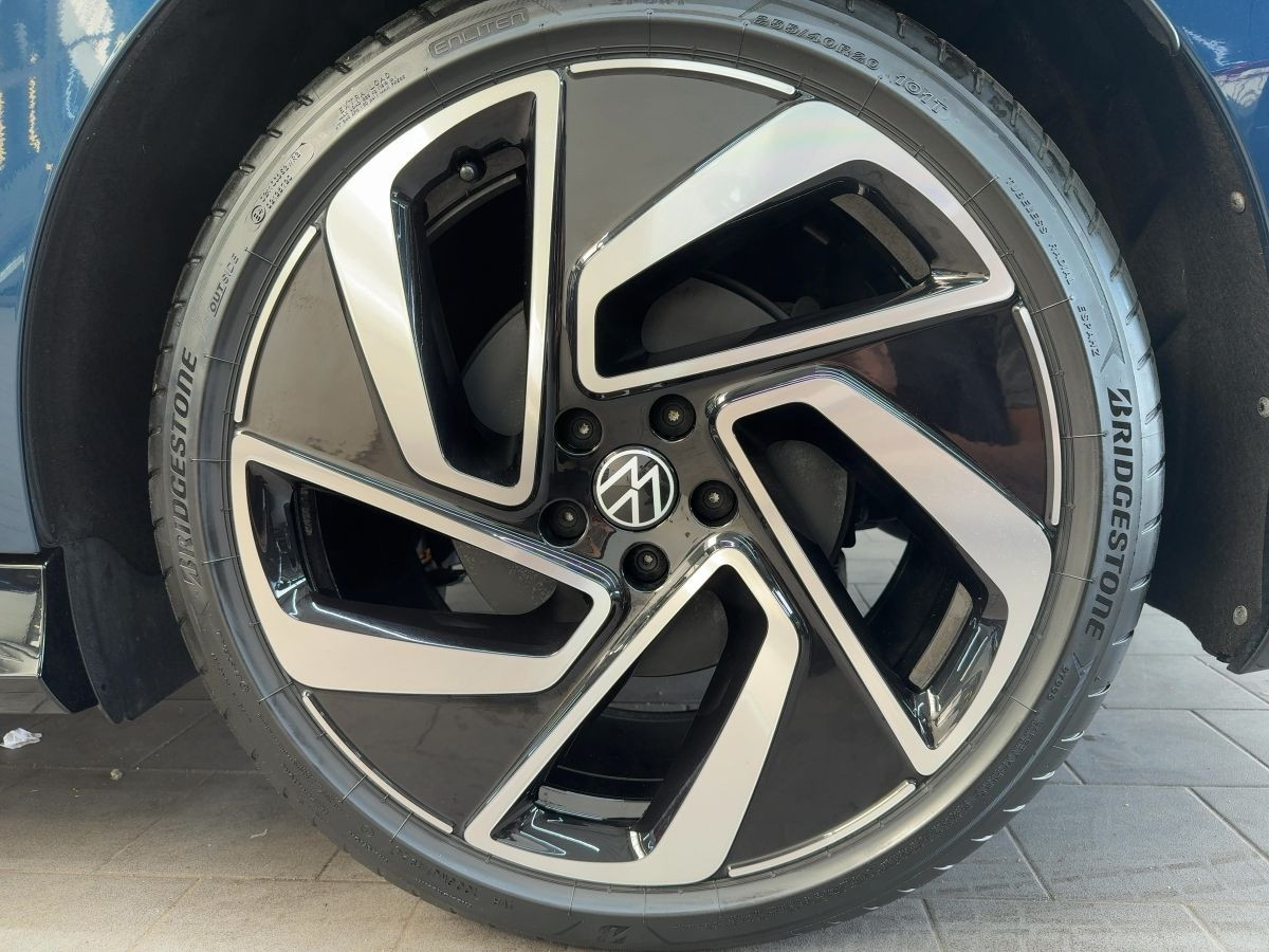 ID.7 Tourer Pro S 91 kWh ab 2,49 %